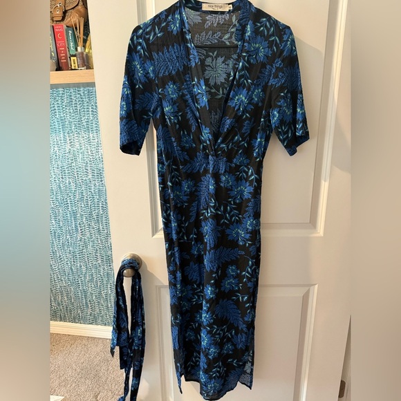 Nice Things Floral Blue Midi Dress - Picture 3 of 3